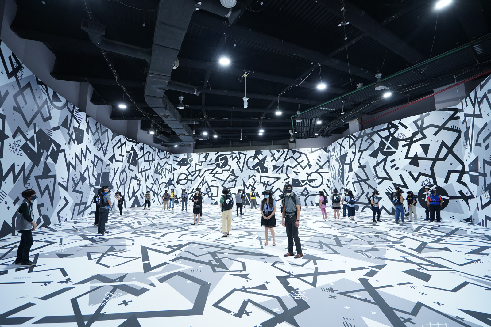 Emissive創辦人法比恩巴拉蒂（Fabien Barati）表示，最傷腦筋的是如何在有限空間裡，讓遊客不會互相碰撞，又能玩得自在。（圖片來源：HTC VIVE Arts提供）