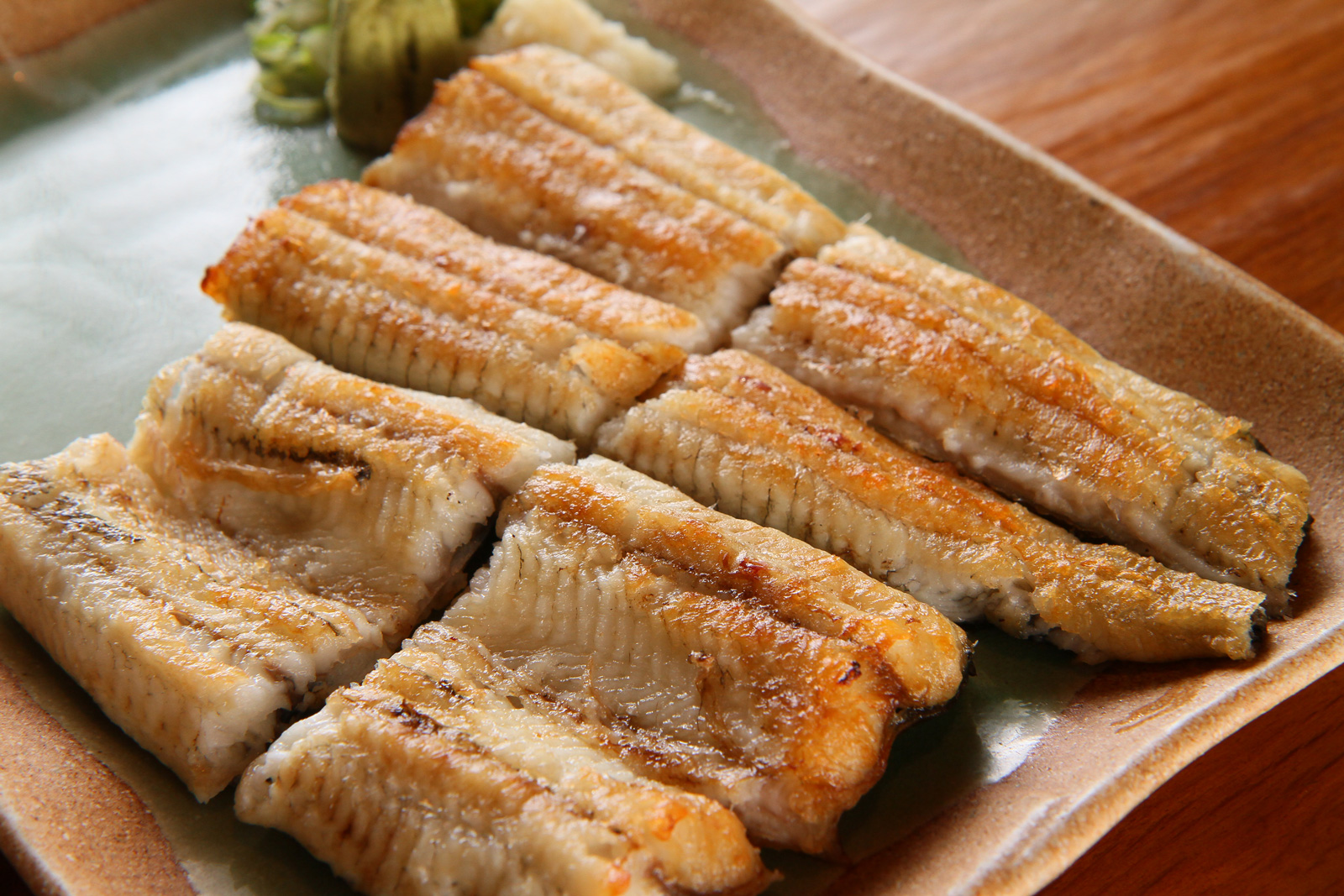 濱松屋自豪的招牌料理是白燒鰻，只烤不刷醬的白燒，一定要夠新鮮。（攝影：呂恩賜）
