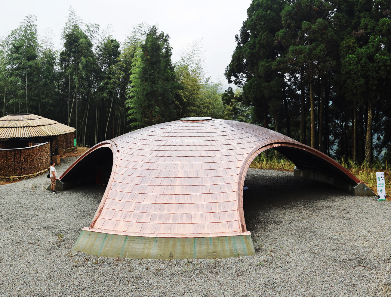 草嶺竹創森園區的「穹頂竹棚」，是半戶外的空間，可以好好感受四周自然環境的變化。（攝影：Milk Wang）