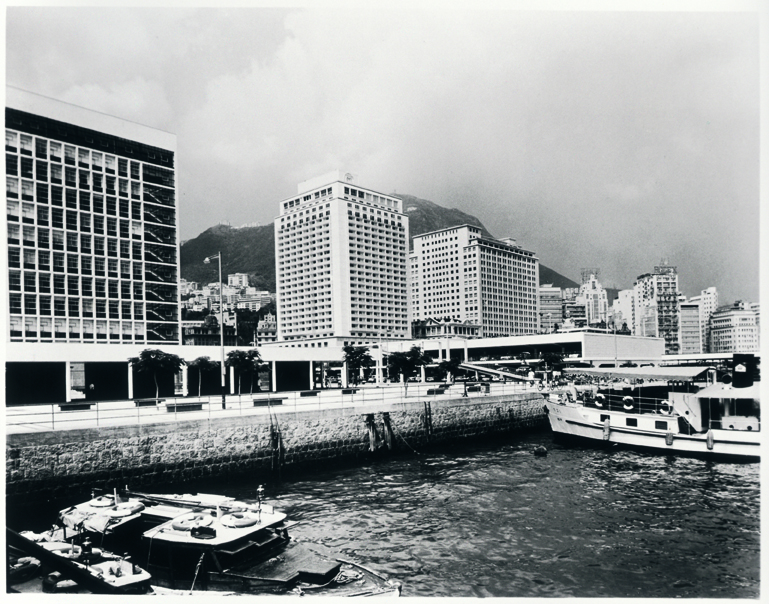 文華酒店開業於1963年，是亞洲第一家在每間客房中配有浴缸的酒店，當時更是香港島最高建築。（圖片來源：香港文華東方酒店提供）