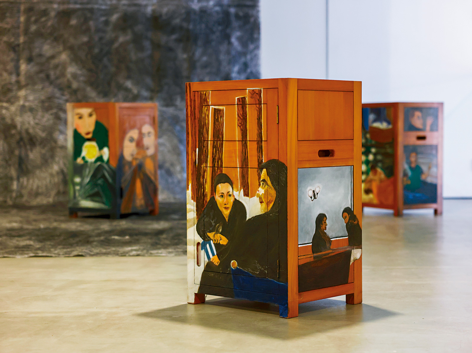 《臉》的收藏藝術櫃外箱由蔡明亮親手繪製，已陸續被藏家購買。（攝影：駱裕隆）