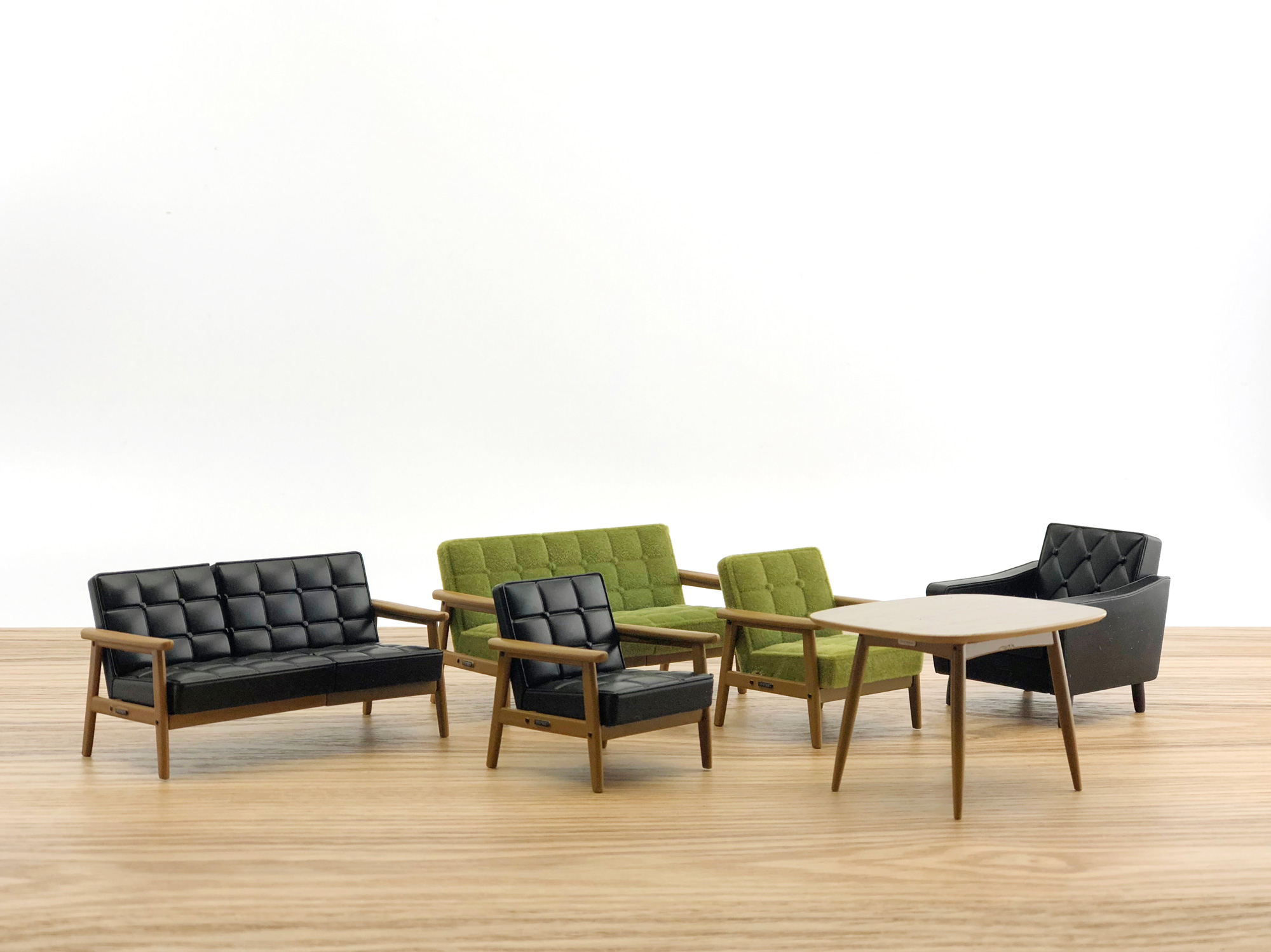 來自愛知縣創業於1940年的「KARIMOKU」是以天然木材製造並考量人體工學的家具製造商，「K Chair」考量日本人體型設計，迄今多成為經典且持續受到喜愛。（圖片來源：時報出版提供）