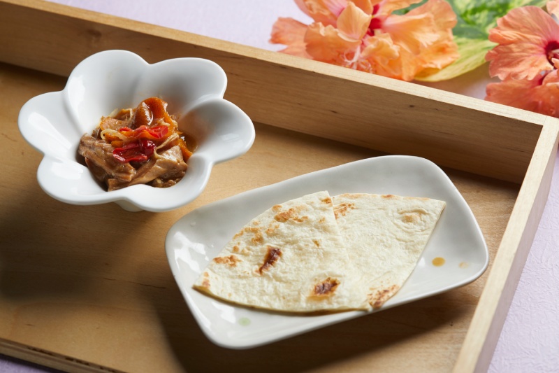 「藝之趣客家懷石會館」將金桔薑絲大腸搭配墨西哥餅皮，全新詮釋客家料理。