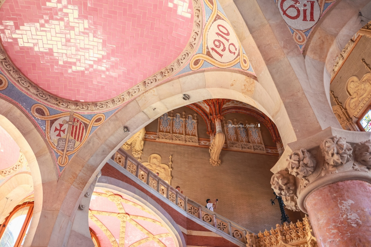 聖保羅現代主義風格建築園區的行政大樓，一樓穹頂是浪漫的粉紅色。（圖片來源：陳耀恩提供）