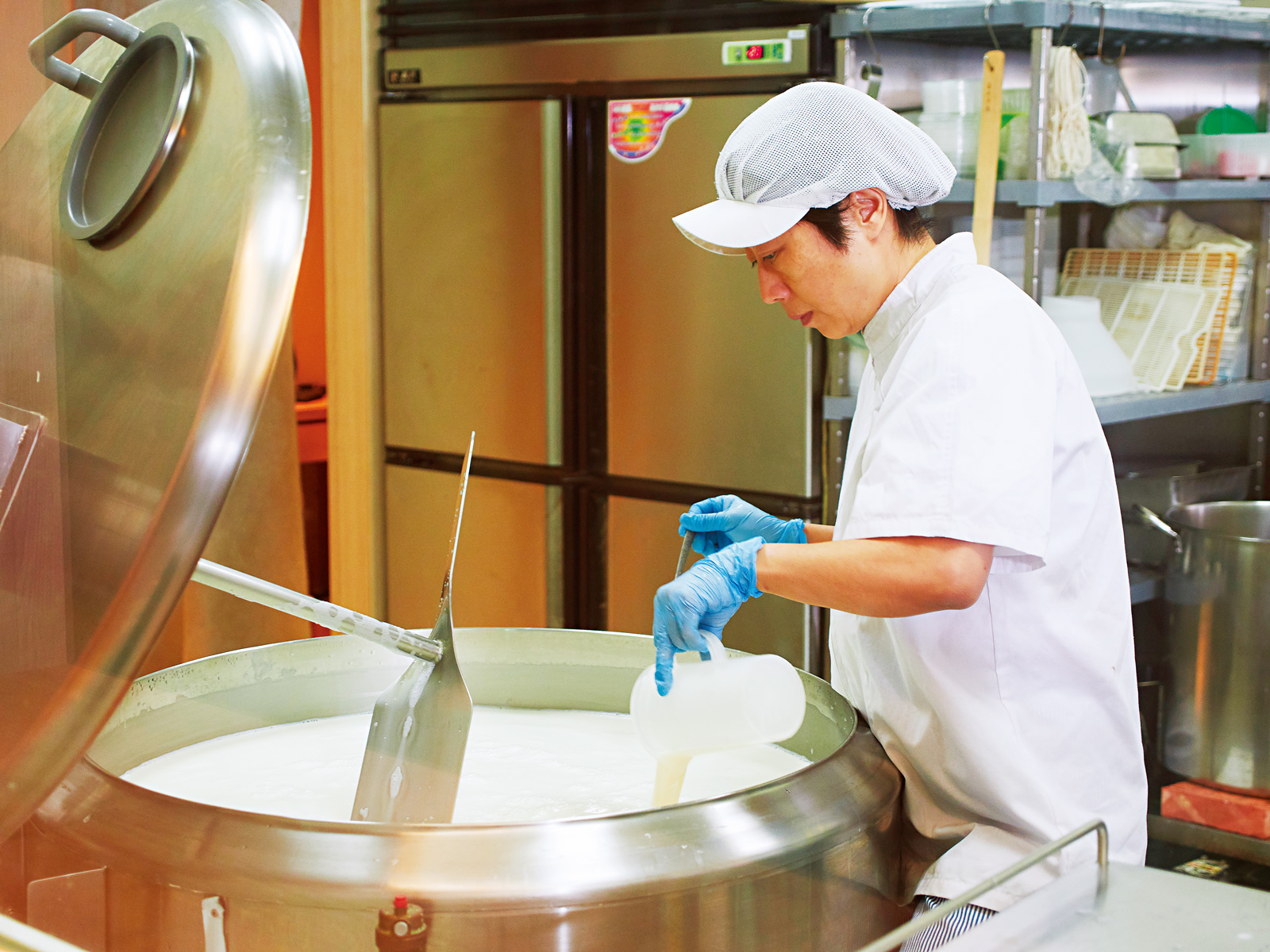慢慢弄乳酪坊負責人陳淑惠親赴日本、義大利學習。（圖片來源：非常木蘭提供）