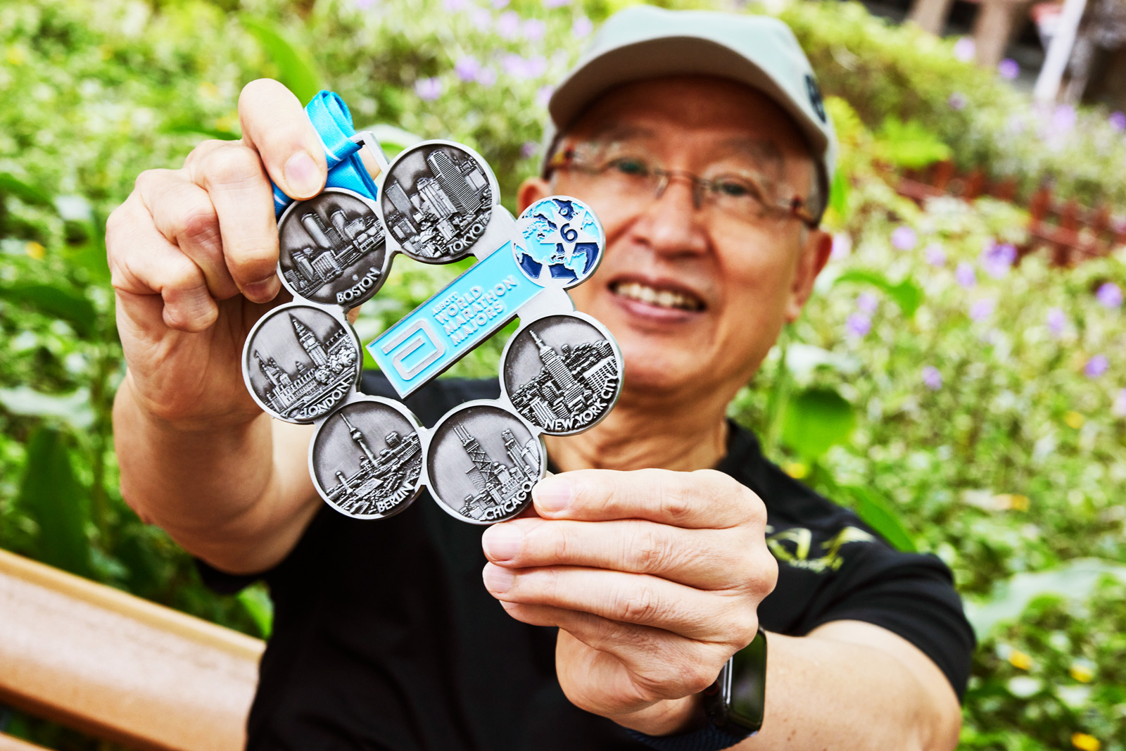 謝燦堂在65歲那年成功征戰全球6大馬，為台灣前4位「六星跑者」之一，目前已累積共104場全馬的輝煌成績。（攝影：石吉弘）