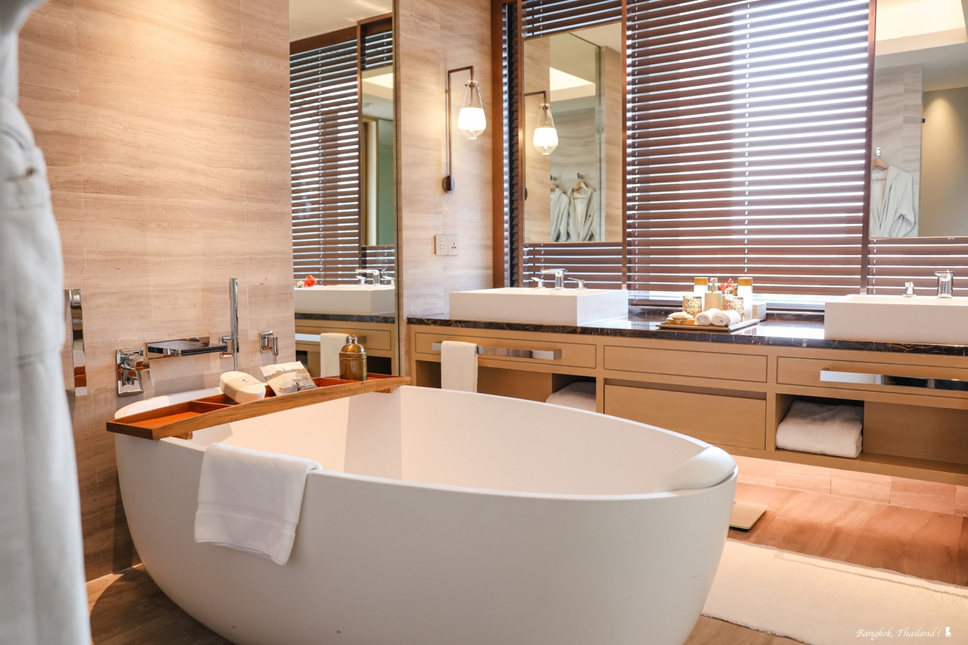 每間客房都有個符合人體工學的蛋形浴缸，可以從容享受泡澡時光。（圖片來源：陳耀恩提供）