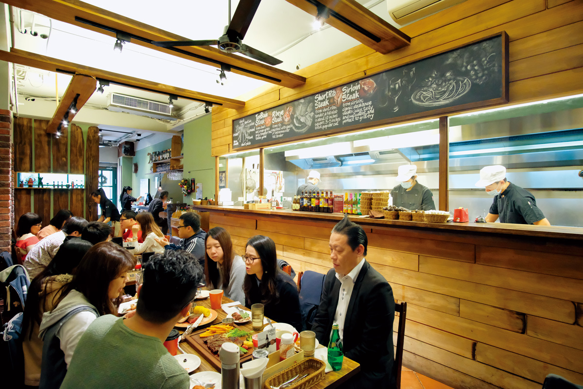 新竹人口中必吃的「史坦利美式牛排」，是網路討論度超高的餐廳。（攝影：高大鈞）