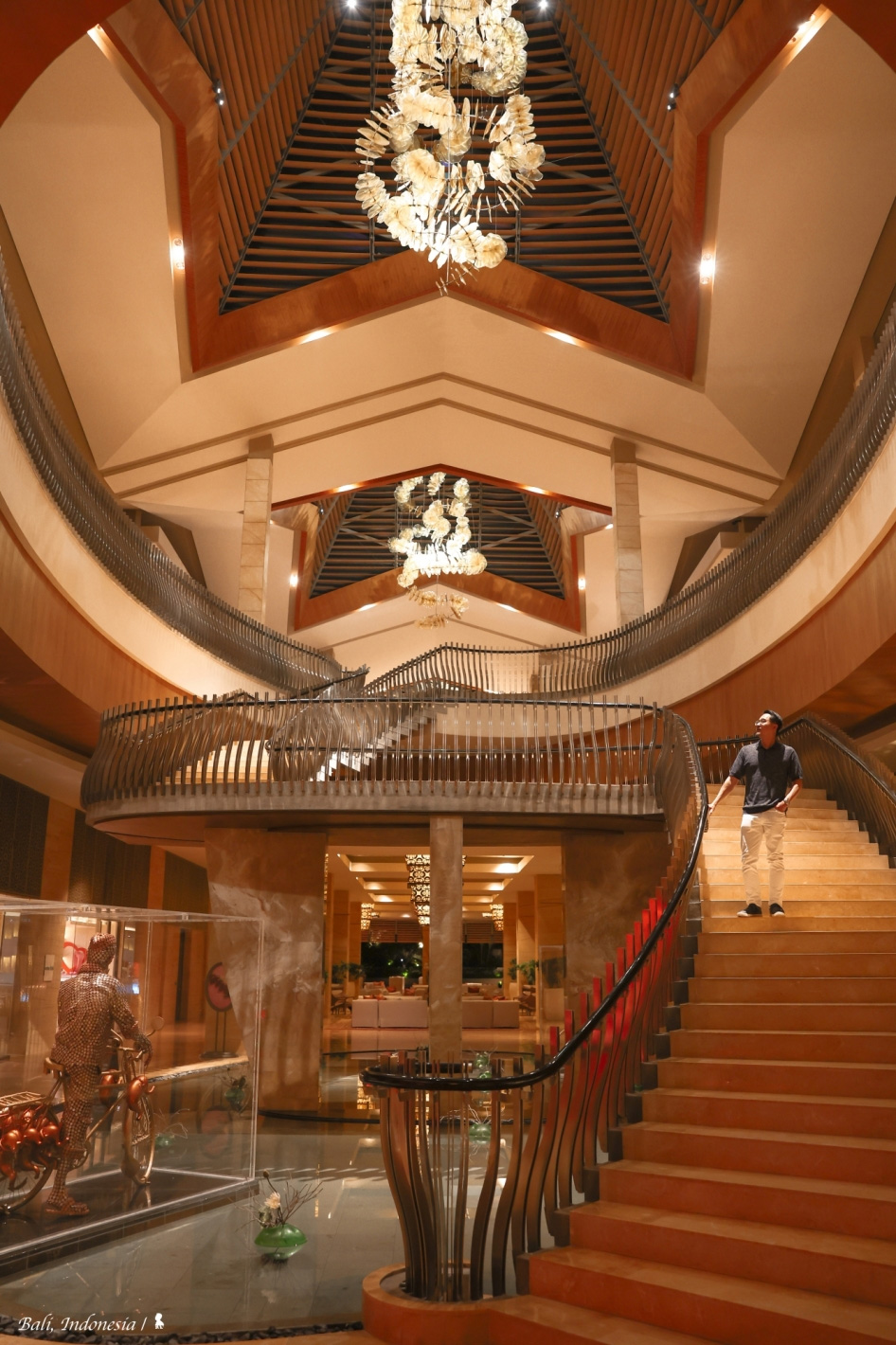 峇里島穆麗雅度假村中，大器又具設計感的飯店大廳。（圖片來源：陳耀恩提供）