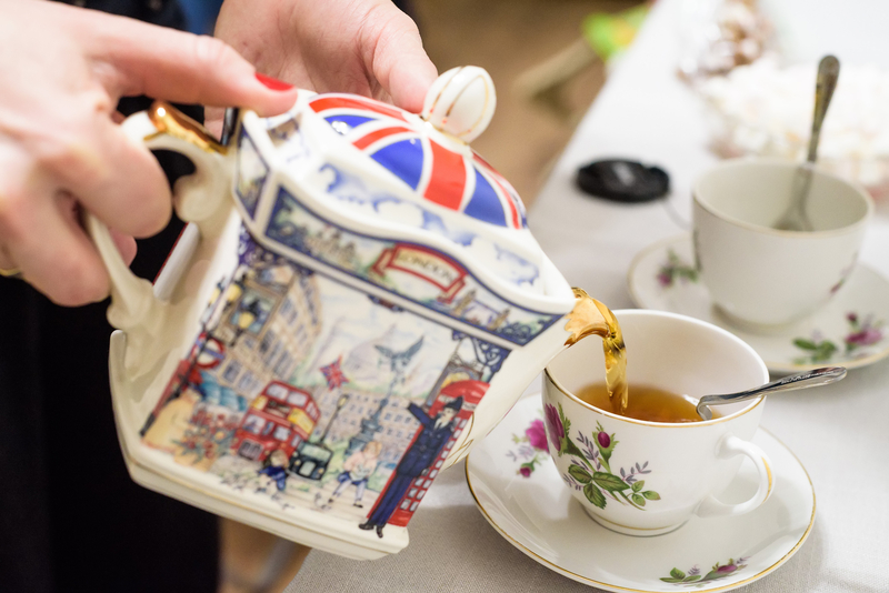 人類學家文思理（Sidney Mintz）曾如此描述茶對英國的影響：「英國工人喝下第一杯加了糖的熱茶，那一刻是史上重大的里程碑，因為此舉預示了整個社會的變遷，是經濟與社會層面上的徹底改變。」（圖片來源：Dreamstime／典匠影像）