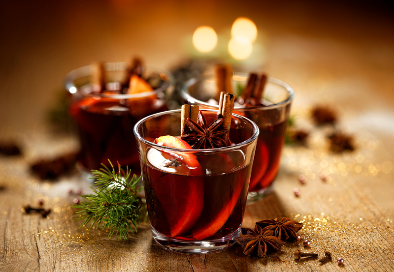 歐洲人冬季常喝加入各式香料、水果的加熱紅酒。（圖片來源：Dreamstime／典匠影像）