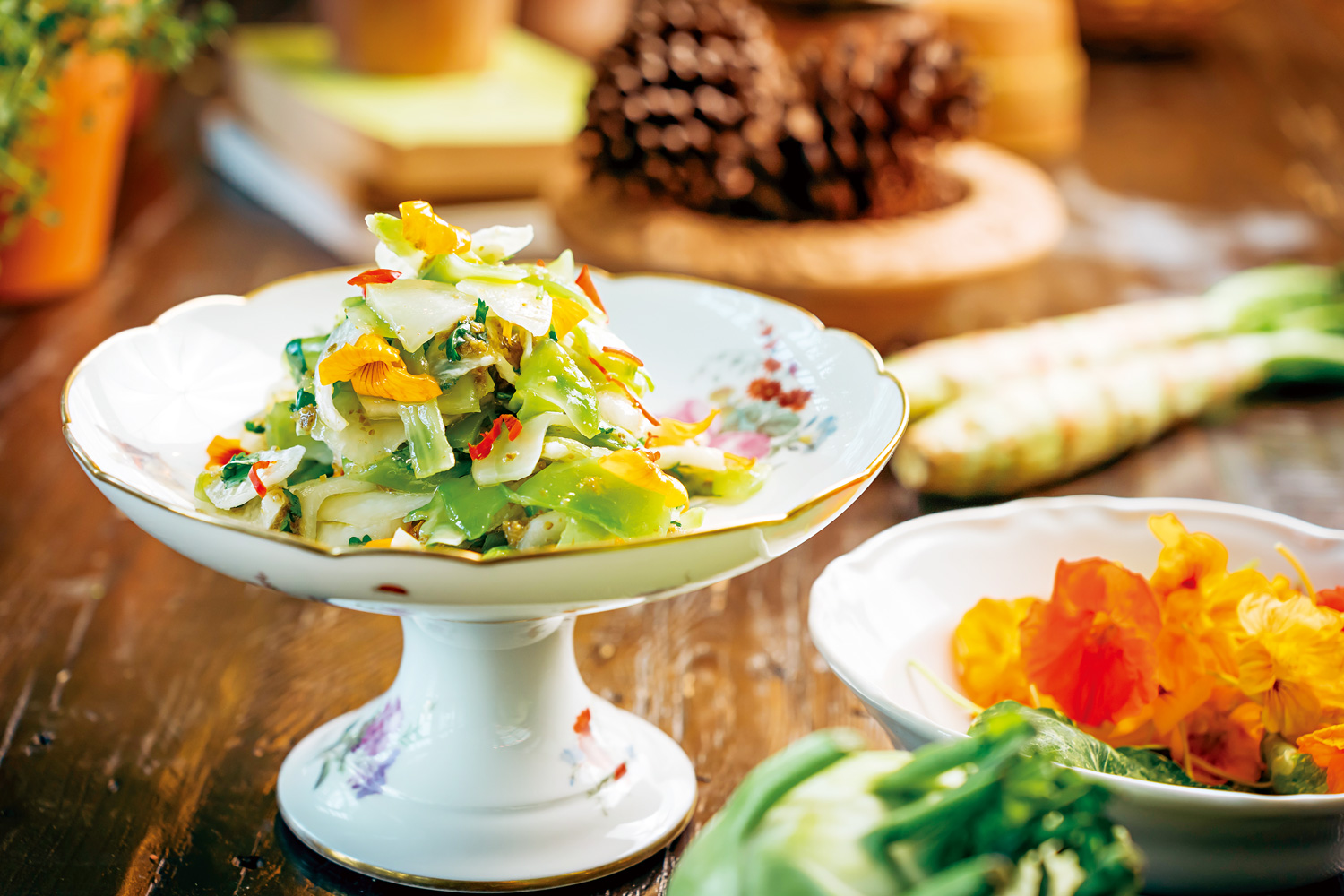 集結各式冬季蔬菜的野菜沙拉，充滿當季營養又兼顧美味。（攝影：陳鴻文）