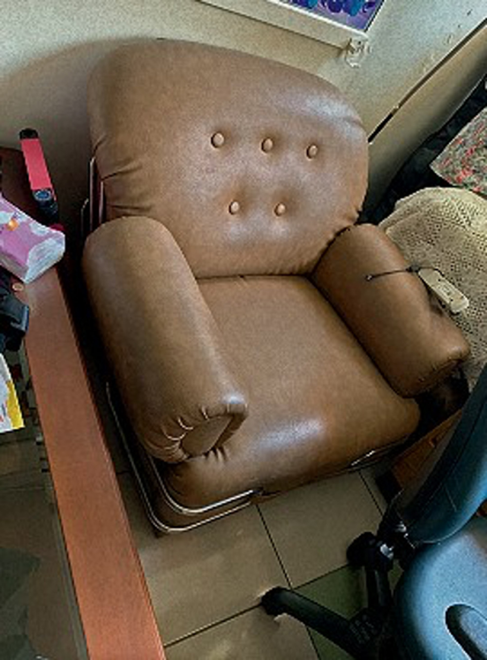林青霞永康街舊家的Cappuccino胖沙發。（圖片來源：時報出版提供）