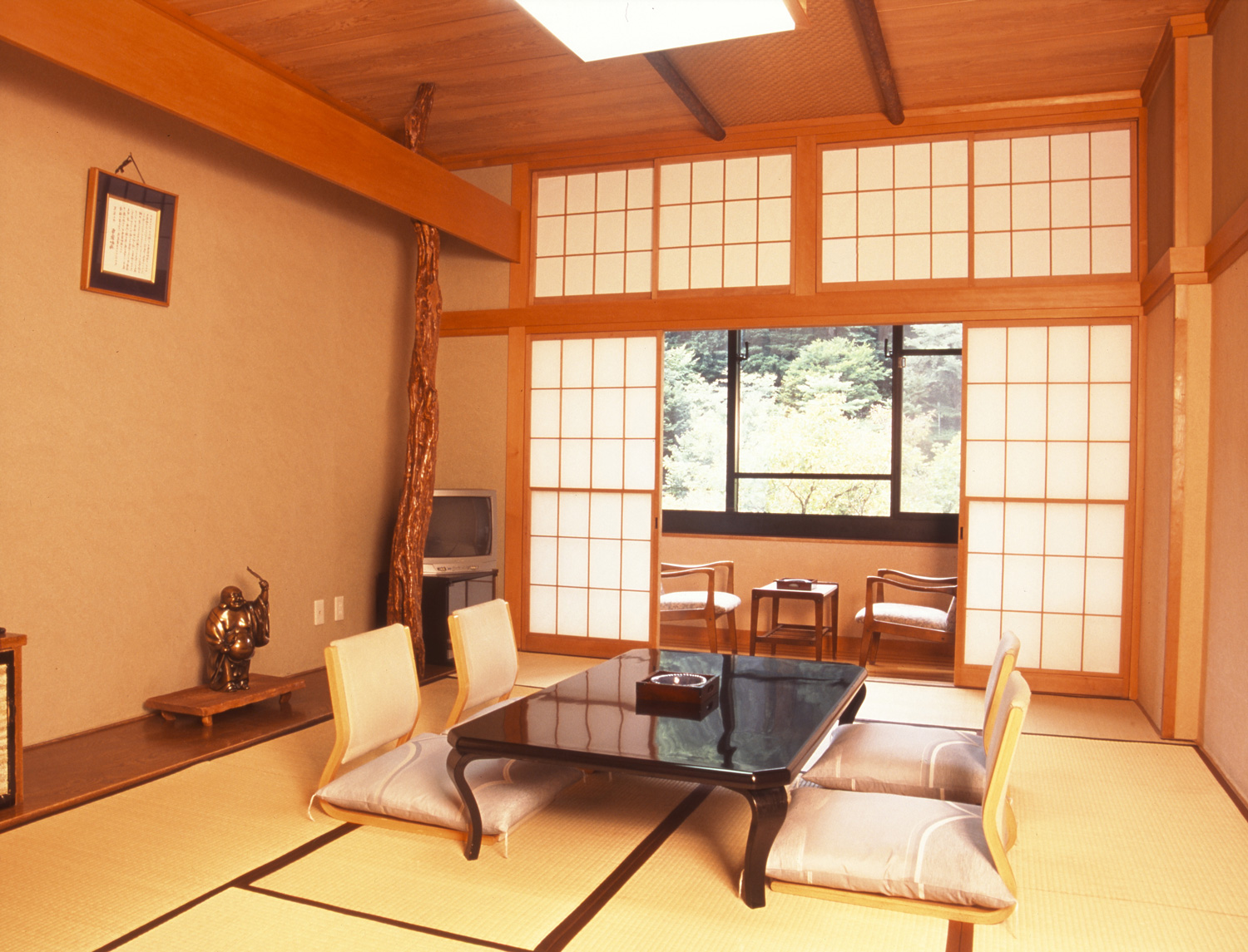 「寶川溫泉汪泉閣」日式的客房內鋪有榻榻米地板，頗具日式風情。（圖片來源：Booking.com提供）