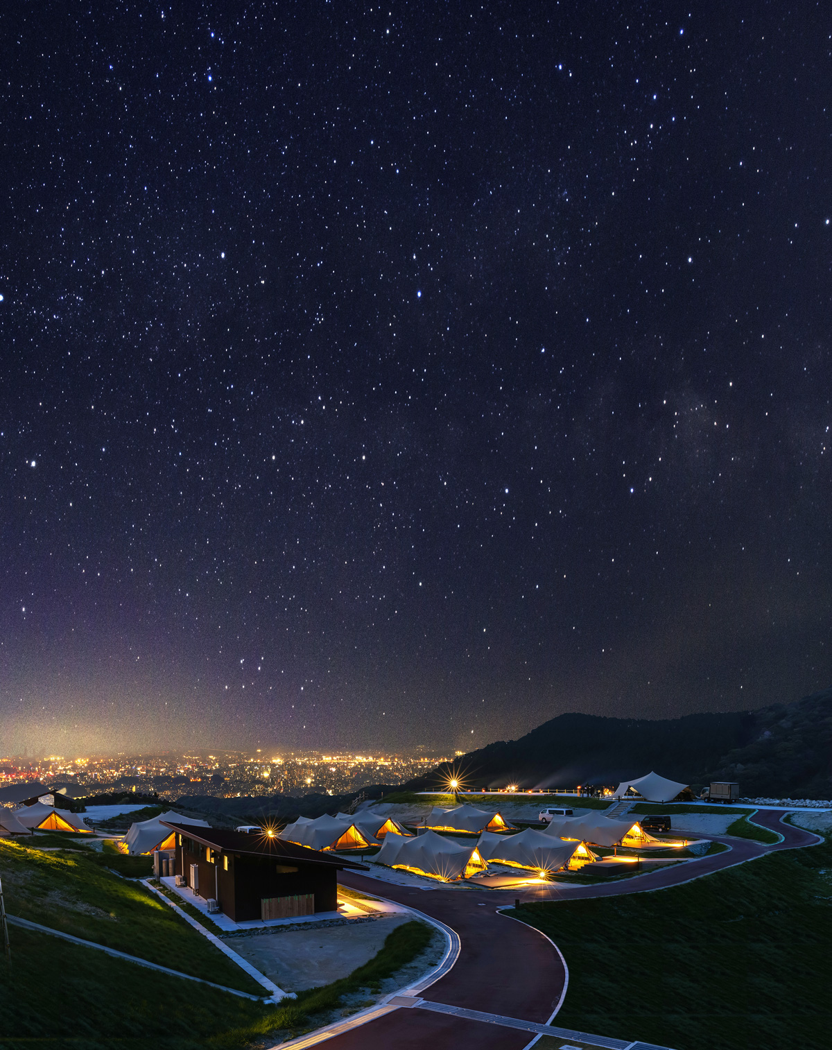 「Snow Peak YAKEI SUITE」中的「YAKEI」在日語中是夜景的意思，在此處旅客可以盡情沉浸在大自然中，坐擁美麗的星空、月夜。（圖片來源：Snow Peak YAKEI SUITE提供）