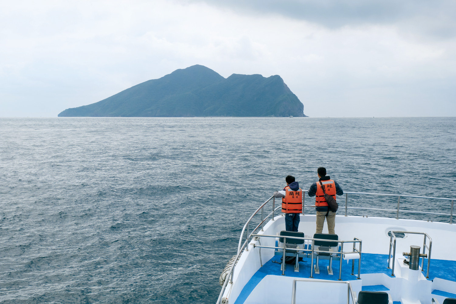前往龜山島唯一的方式，就是從烏石港登船出發，航程約40分鐘，全程可窺見台灣東北海岸之美。（攝影：高大鈞）