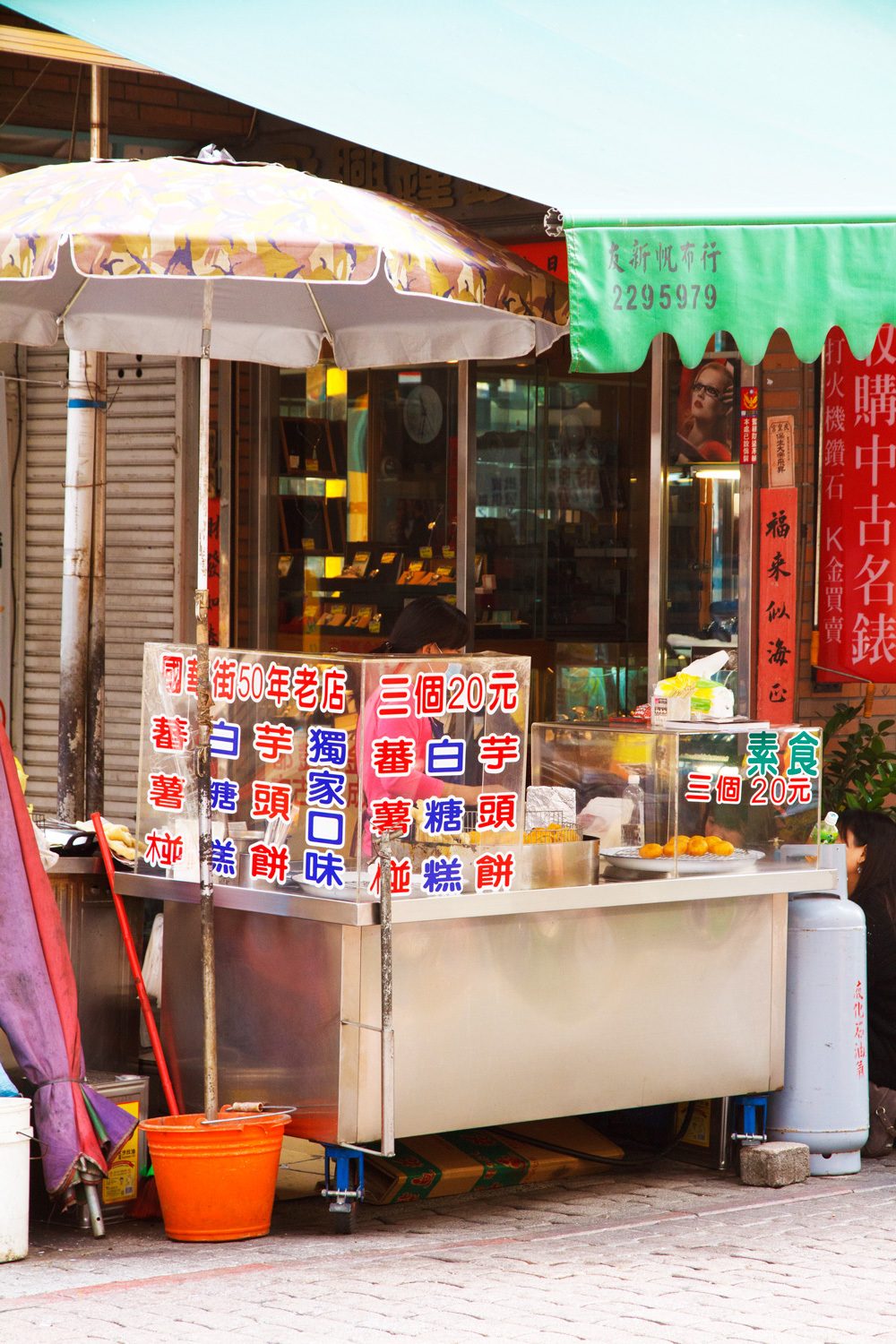 國華街二段賣番薯椪、白糖粿的無名老店，多年來低調經營，卻有許多忠實支持者。（攝影：呂恩賜）