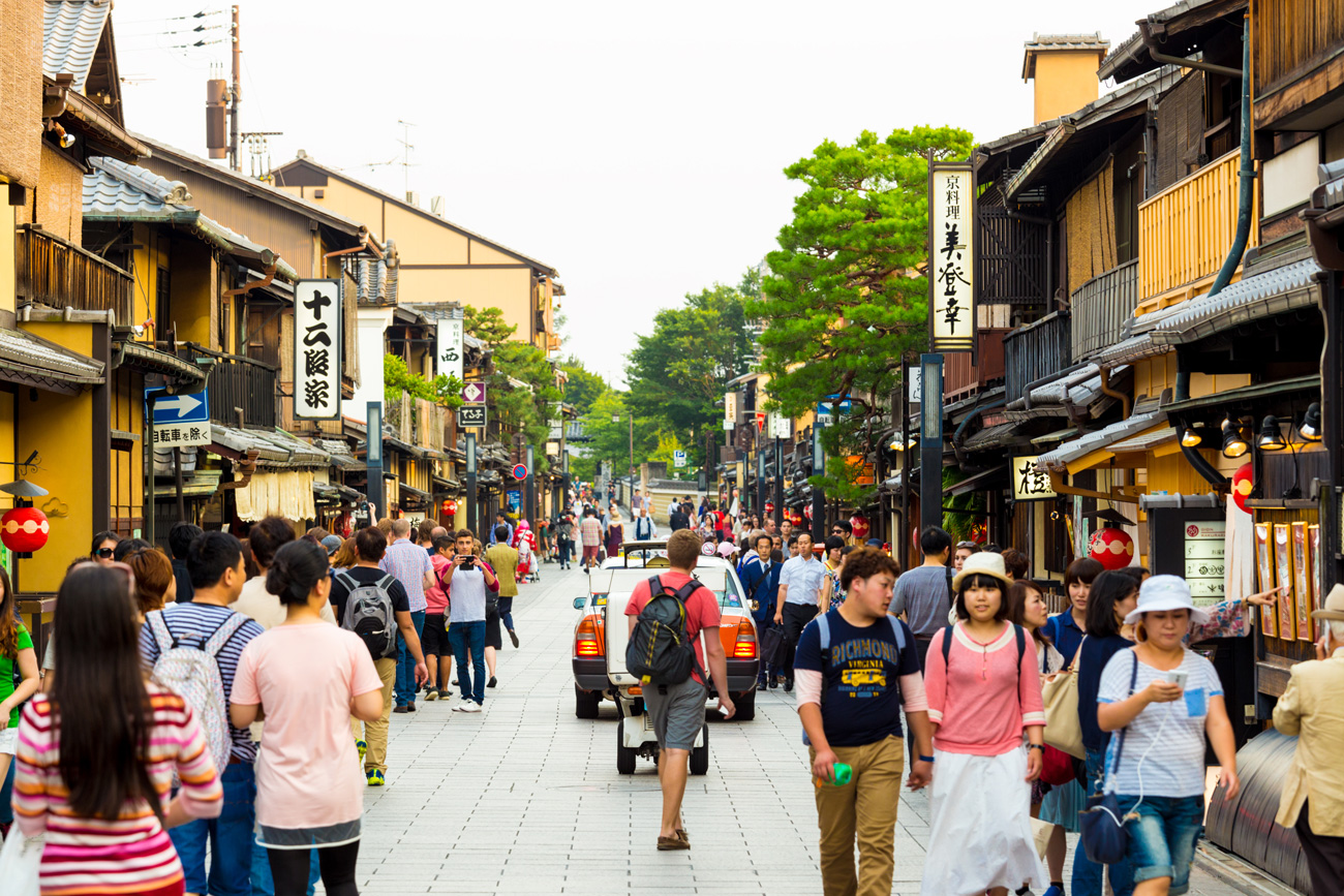 日本觀光廳日前公布2023年訪日外國旅客消費動向調查顯示，去年訪日客消費額為5兆3065億日圓（約新台幣1兆1403億元），創新高紀錄。（圖片來源：Dreamstime／典匠影像）