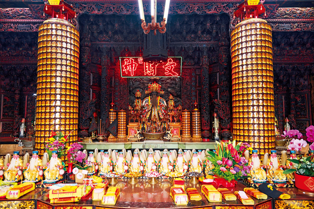 嘉義文財殿是台灣罕見主祀文財神的財神廟，台灣的文財神多由嘉義市文財殿分出。（攝影：王士豪）