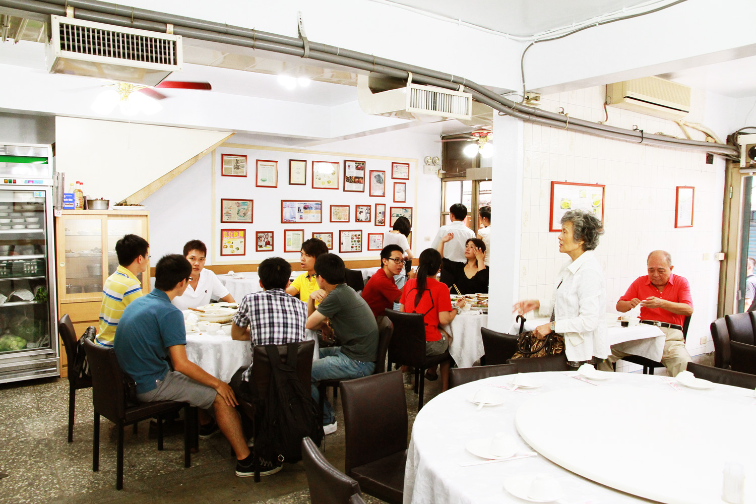 上海小館的傳統江浙美味，讓許多老人家攜家帶眷、一解鄉愁。（攝影：呂恩賜）