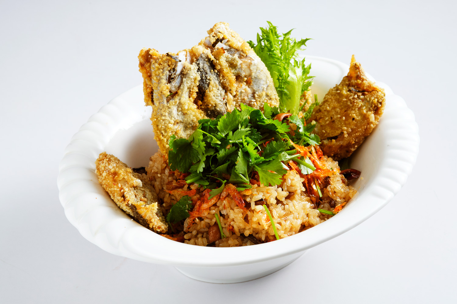 當季的白帶魚、櫻花蝦做成在地特色的「白帶魚米糕」，入口滿是海味。（攝影：高大鈞）