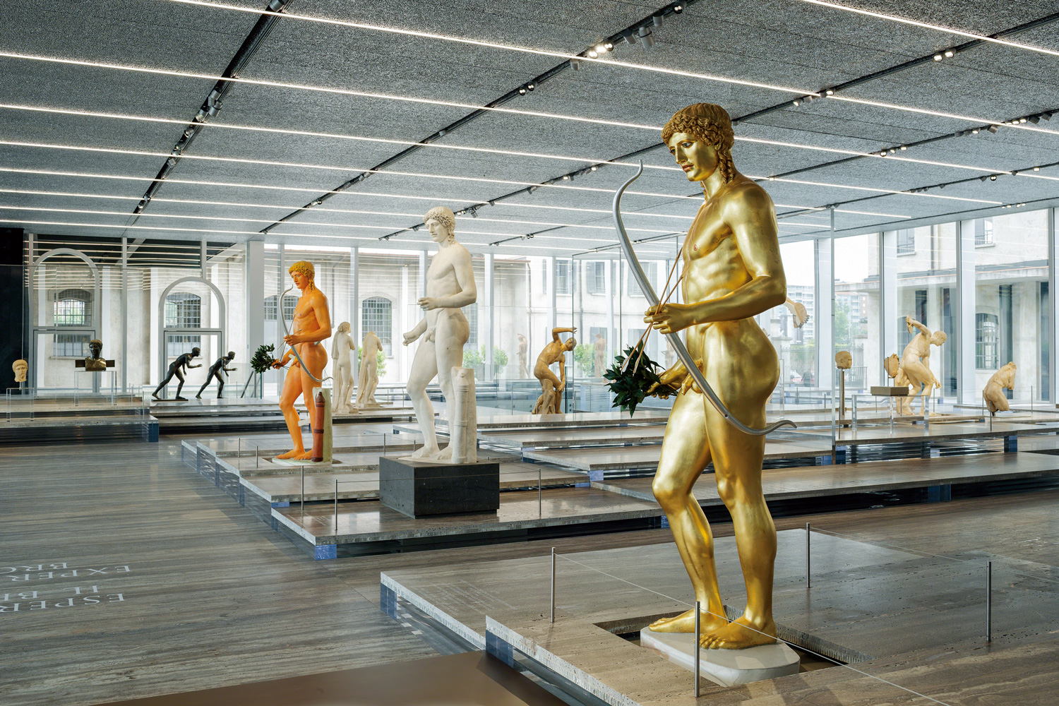 Salvatore Settis與Anna Anguissola策畫的「Serial Classic」特展展出作品《The Kassel Apollo》。(圖片來源:Prada提供)