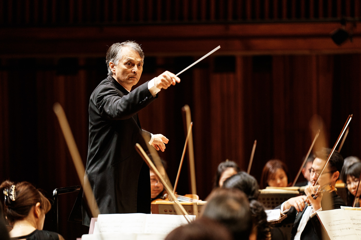 2023年馬寇爾成立台灣青年交響樂團（NSYO）。為培育台灣年輕作曲家，他更規畫了「一分鐘交響曲作曲計畫」。（圖片來源：NSO 國家交響樂團提供）