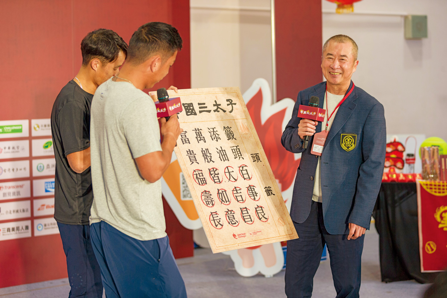 賽事活動還可體驗台灣宮廟文化，抽籤試手氣。（圖片來源：廖裕輝提供）