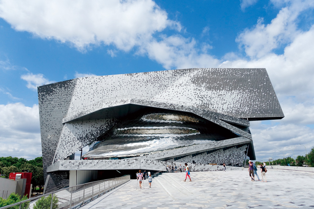 「巴黎愛樂廳」（Philharmonie de Paris）在2015年初正式開幕，由建築大師努維爾（Jean Nouvel）所設計，被譽為是「世界上最偉大的音樂建築之一」。（圖片來源：李清志提供）