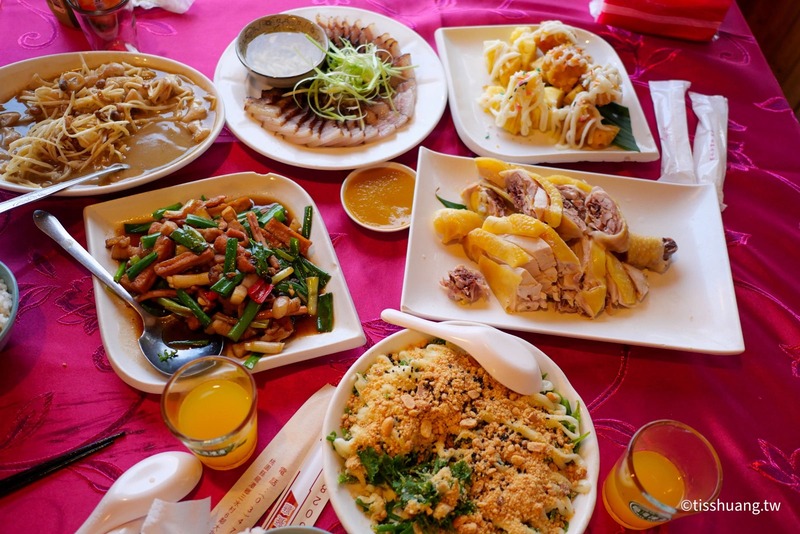 大江屋客家美食館，龍潭大北坑休閒農業區的客家菜餐館，店內貼心提供免費的雞油和白飯，