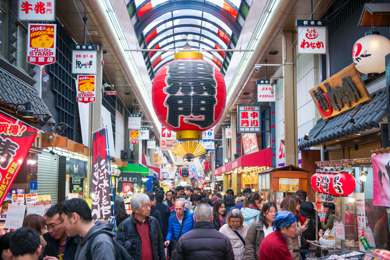 集結超過100家店家，自江戶時代後期即深入大阪居民生活的黑門市場，人氣迄今不衰。（圖片來源：Dreamstime／典匠影像）