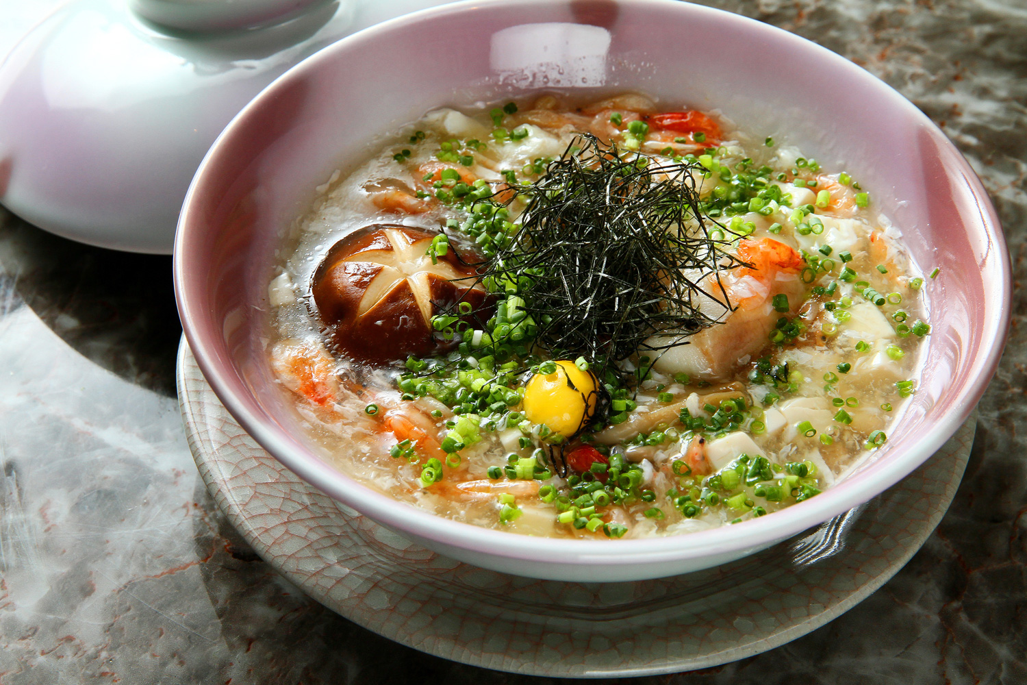 料多味美的海鮮豆腐湯。（攝影：呂恩賜）