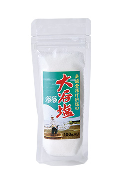 大谷鹽是中前賢一遵循古法製作的海鹽。（圖片來源：商業周刊《有故事的世界鹽圖鑑》）
