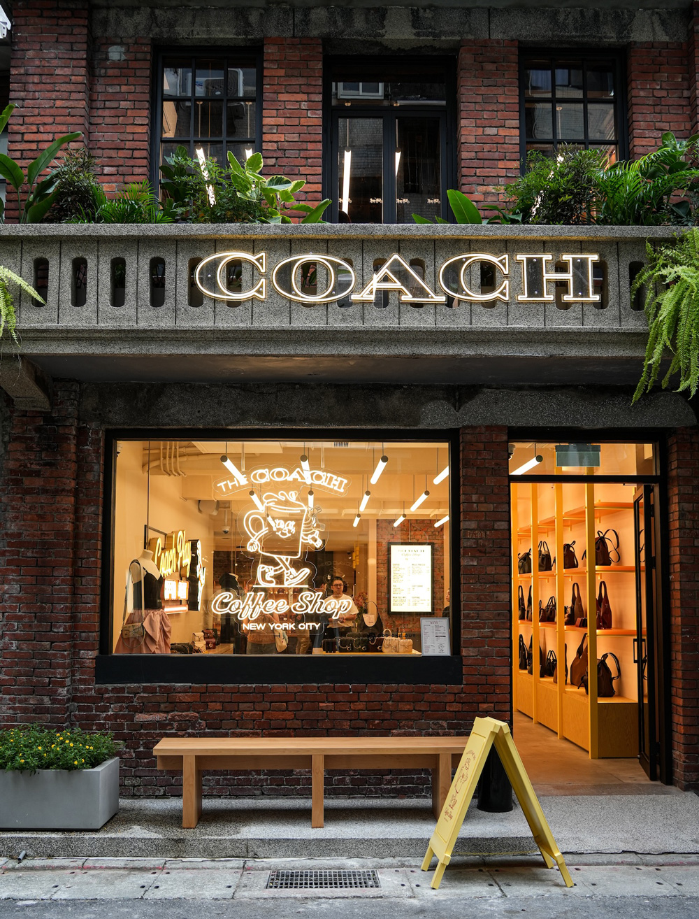 「The COACH Coffee Shop」由百年獨棟老宅翻修而成，店內充滿復古時髦氛圍。（圖片來源：The COACH Coffee Shop提供）