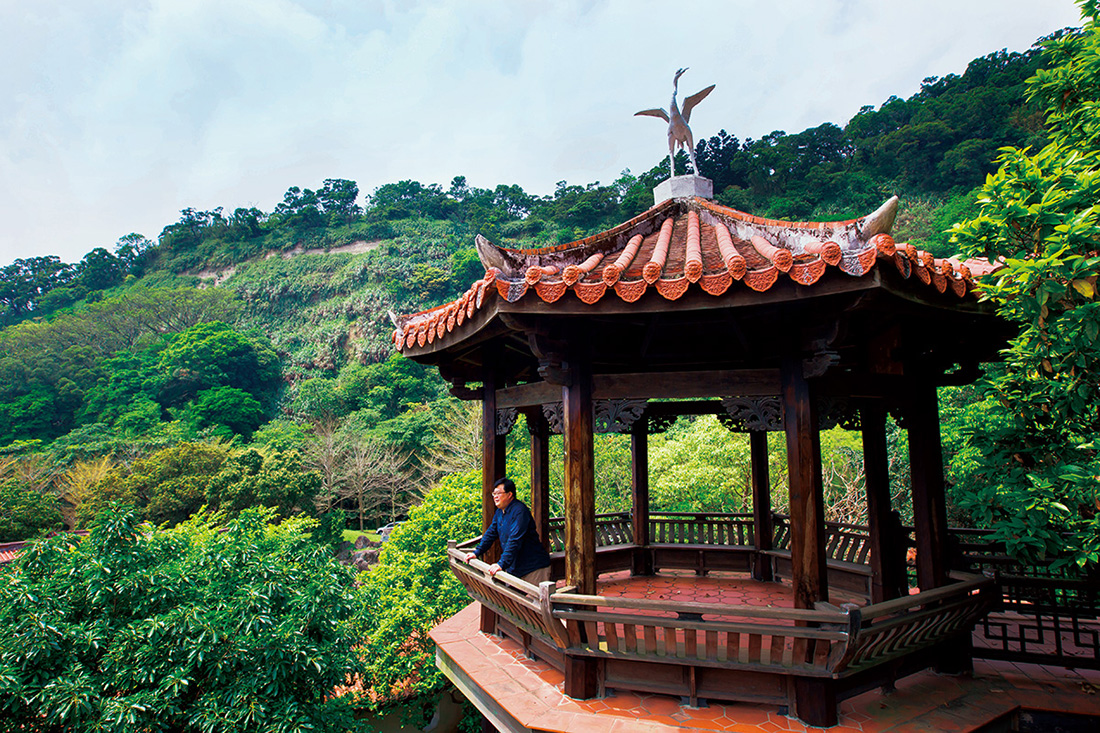 南園三面皆山，綠意環繞，南樓與南亭適合遠望南面開口的遼闊山景。（攝影：陳鴻文）