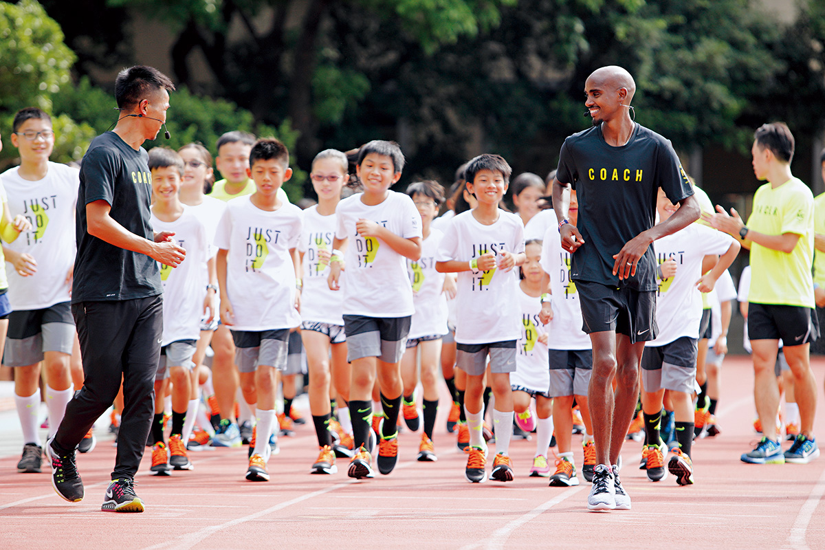 法拉來台參加Nike+RunClub兒童跑步訓練營,帶領7至12歲的孩子進行跑步關卡訓練。(攝影:許家華)