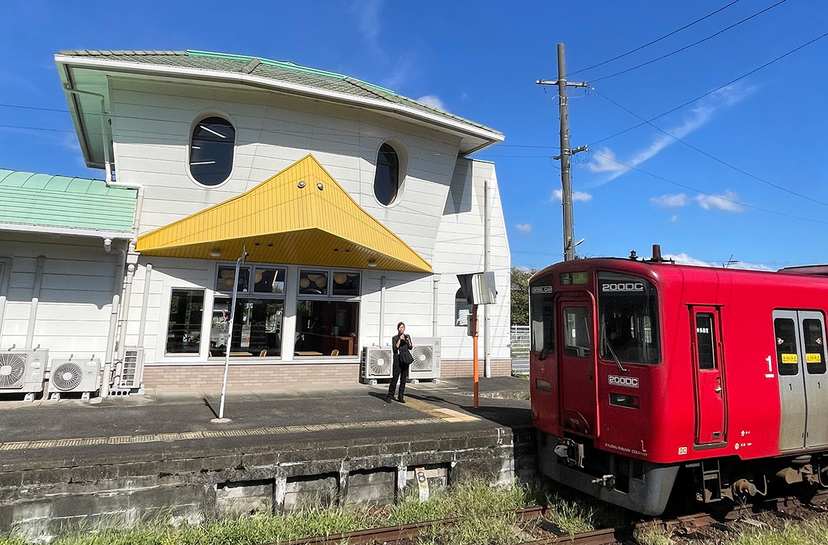 位於日本福岡久留米市的田主丸車站，建築外觀是河童造型。（圖片來源：李清志提供）