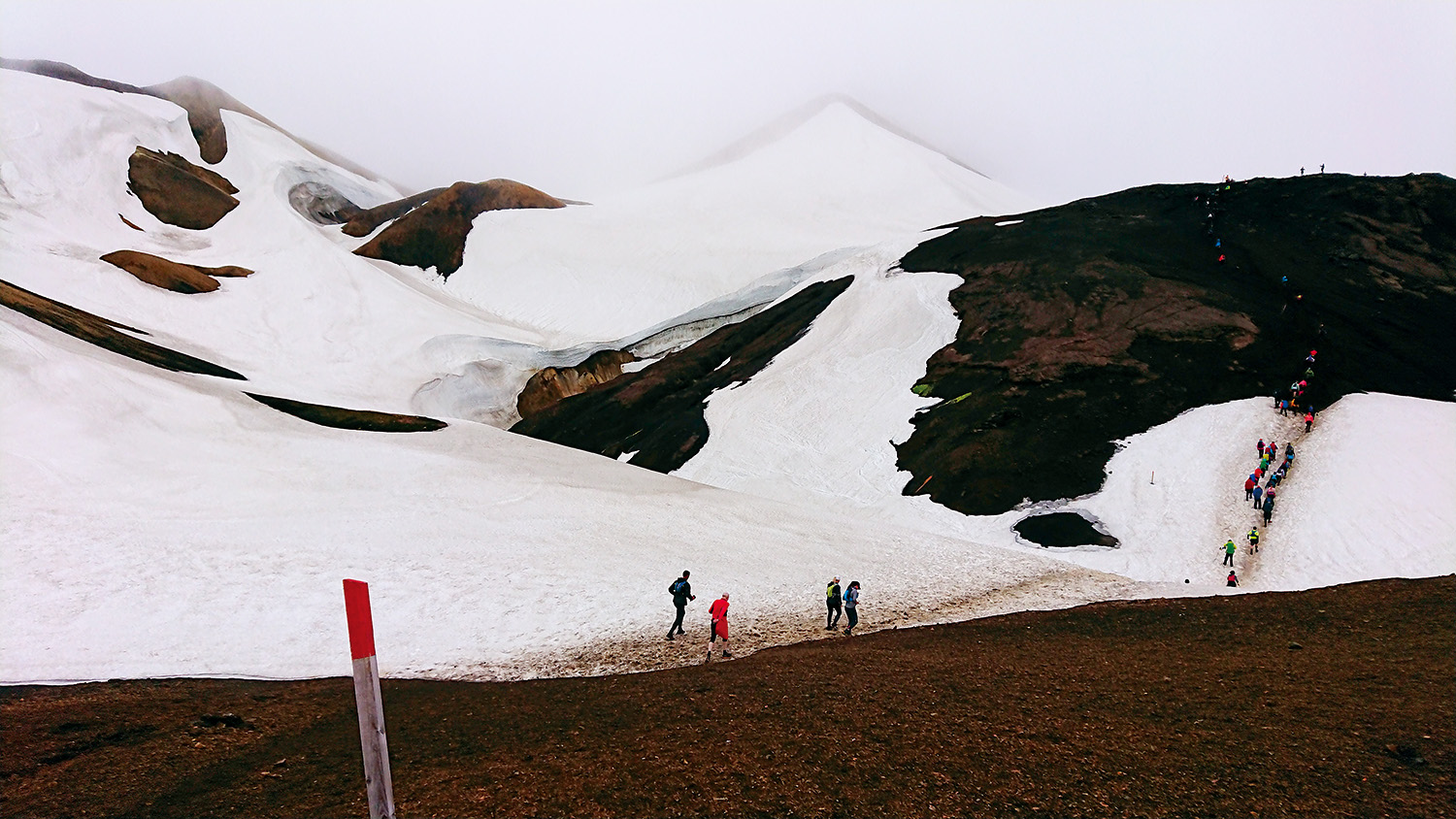 巫詩棻最難忘冰島越野路跑，總共50公里，可是前面10公里全部是雪地，她笑說，「整片軟雪大概到小腿肚這麼高，覺得我好像在跳舞。」 （圖片來源：巫詩棻提供）