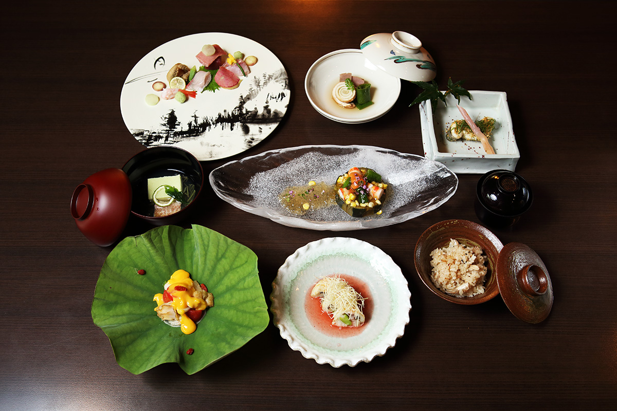 正統的懷石料不使用化學調味料,如果使用當季、稀有食材,其烹調方式就會以越簡單、越能展現原味的方式呈現。(攝影:陳炳勳)
