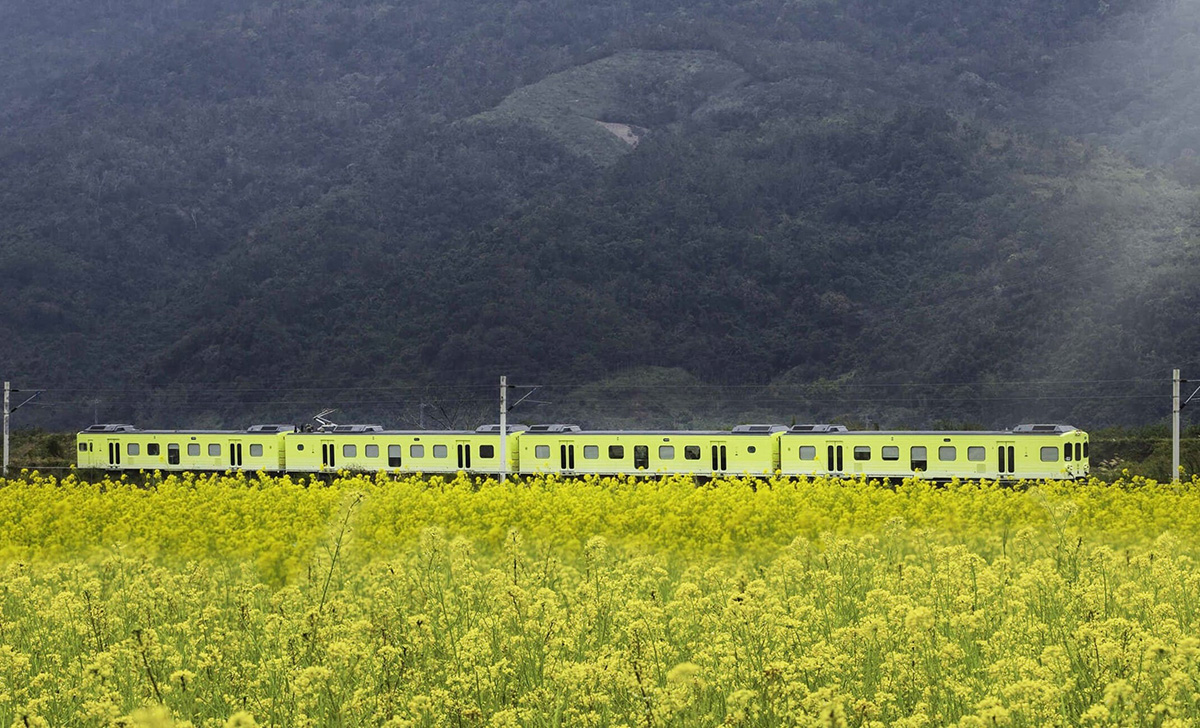 首輛專屬花東縱谷專屬觀光列車「山嵐號」將於4月19日首航，往返於花蓮站到池上站之間。（圖片來源：雄獅旅遊提供）