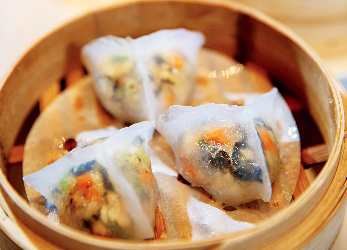晶華軒菜品，晶瑩剔透的上素蒸粉粿，內餡鮮美。（攝影：郭涵羚）
