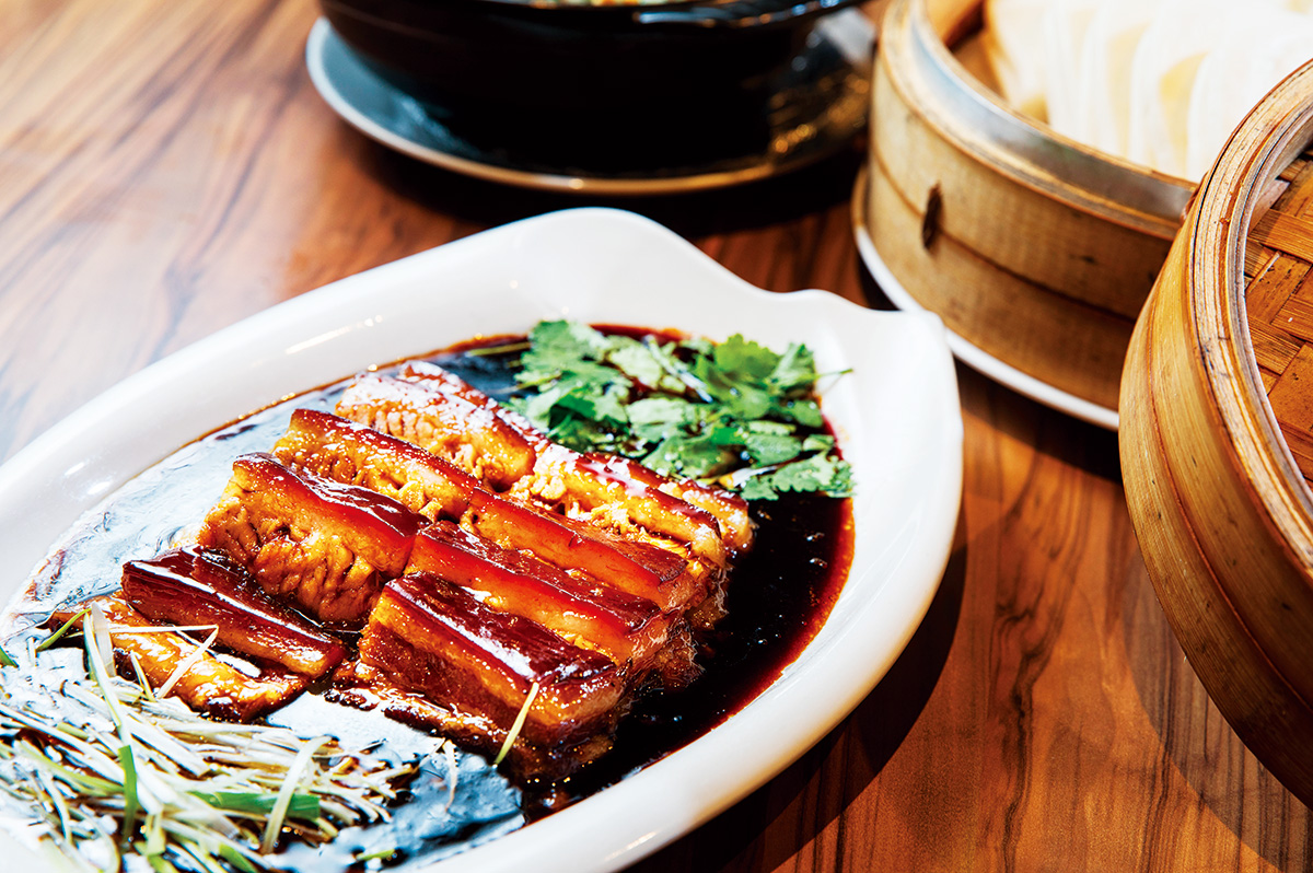 曉鹿鳴樓的招牌東坡肉肥而不膩，肉質鬆軟不乾柴。（攝影：陳宗怡）