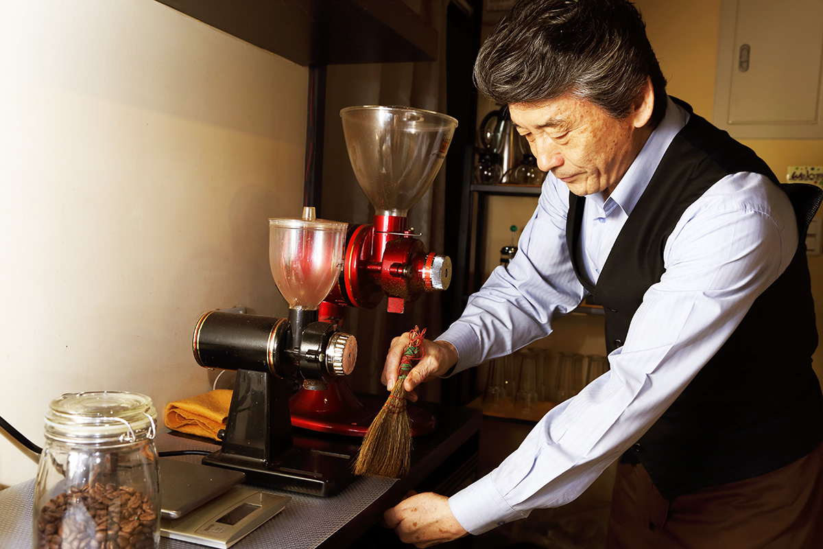 問伊藤邦夫工程師和咖啡店老闆有什麼相同點？他說，兩者都要解決問題，更要永不放棄。（攝影：陳炳勳）