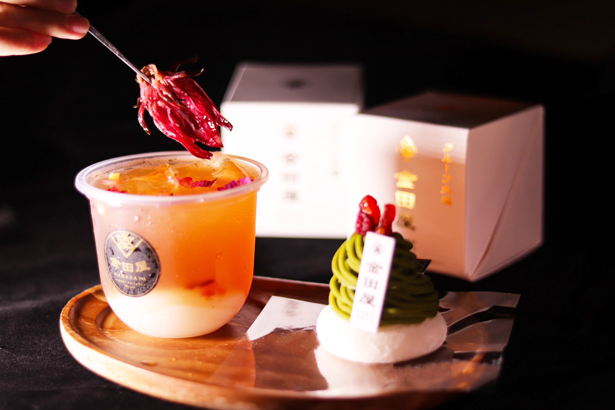 全新「綺荔冰茶大福飲」以液態大福顛覆味蕾，飲品將荔枝紅茶與液態麻糬結合，呈現粉嫩色系與清新茶香。（圖片來源：金田屋提供）
