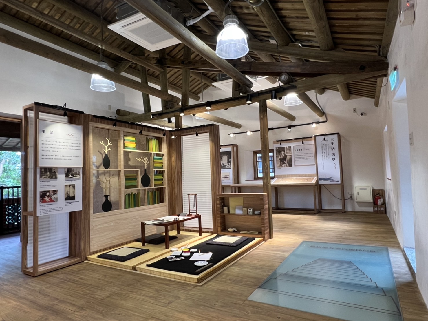 淡水木下靜涯舊居2樓展場，展示木下在淡水的日常生活故事。（圖片來源：新北市立淡水古蹟博物館官網）