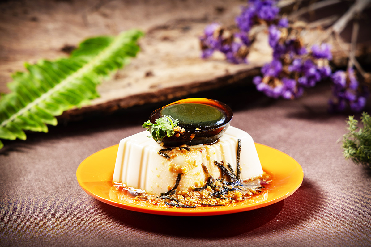 不是皮蛋豆腐|豆漿奶凍佐芝麻黑糖(圖片來源:雄獅旅遊提供)