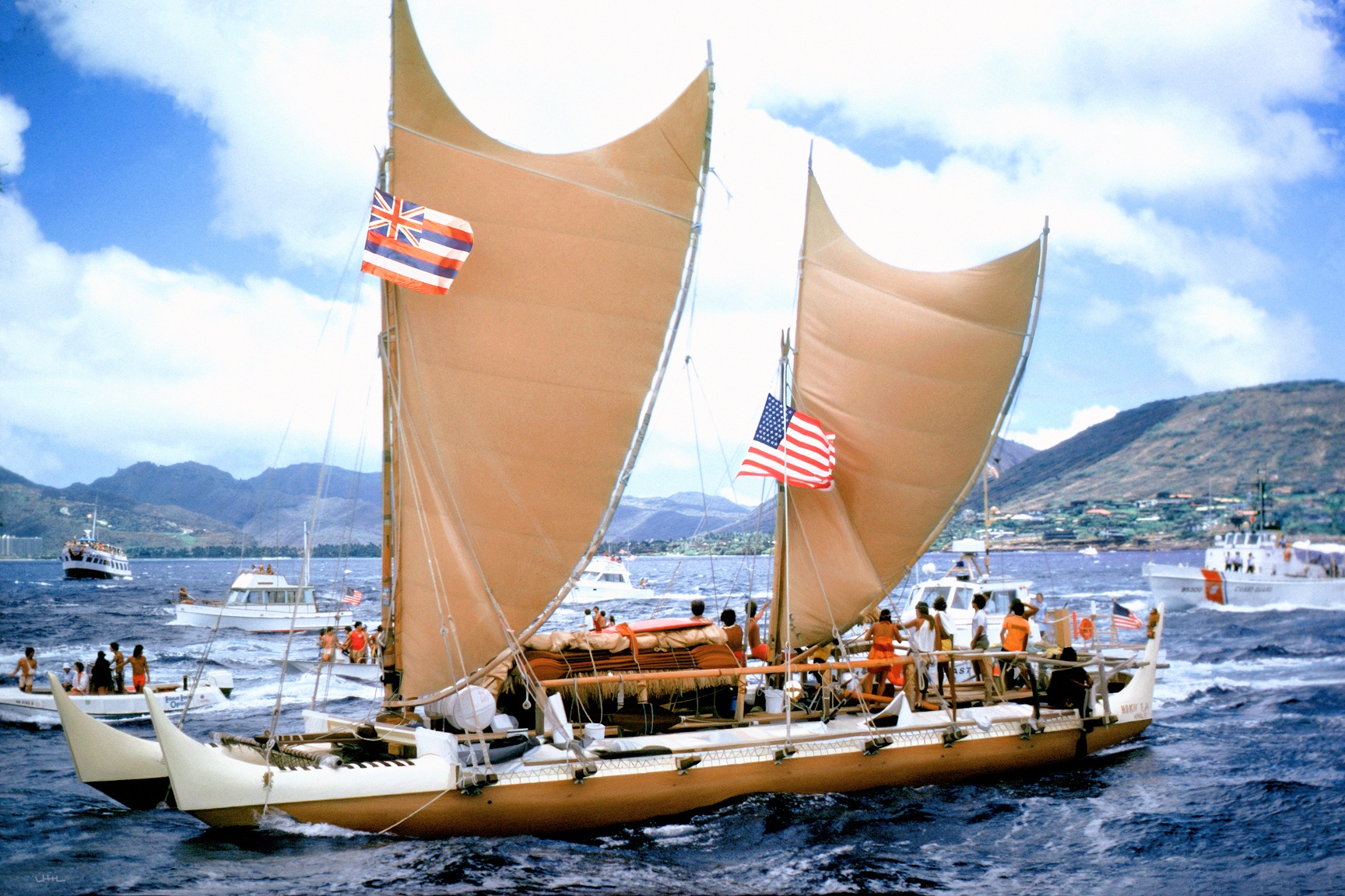 傳統獨木舟Hōkūleʻa，完全不依賴電子儀器導航， 僅憑靠傳統知識，成功從夏威夷航行到大溪地。