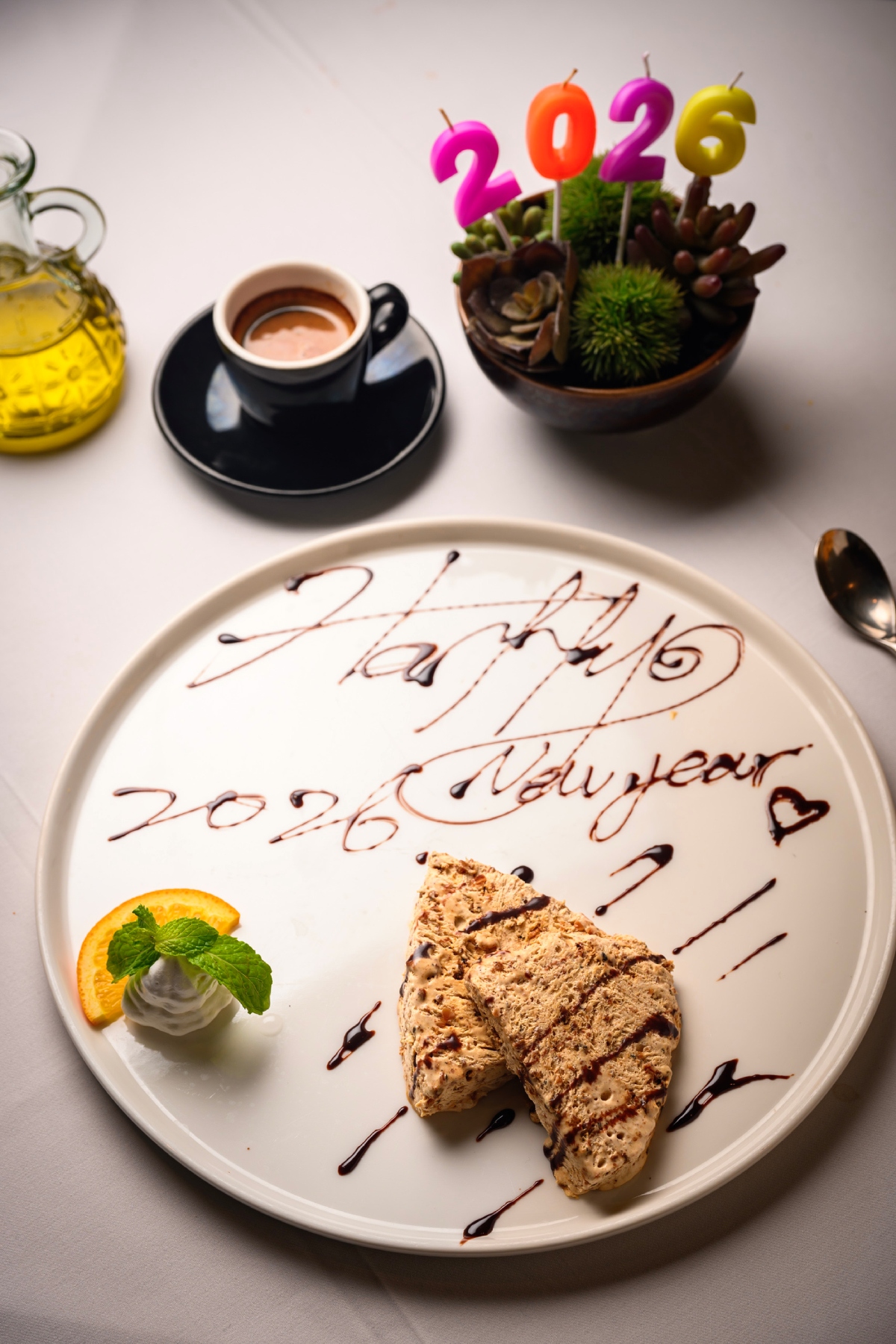 經典「杏仁霜派」以輕盈霜感與堅果香氣，為 2026 年揭開細緻的甜點序曲。