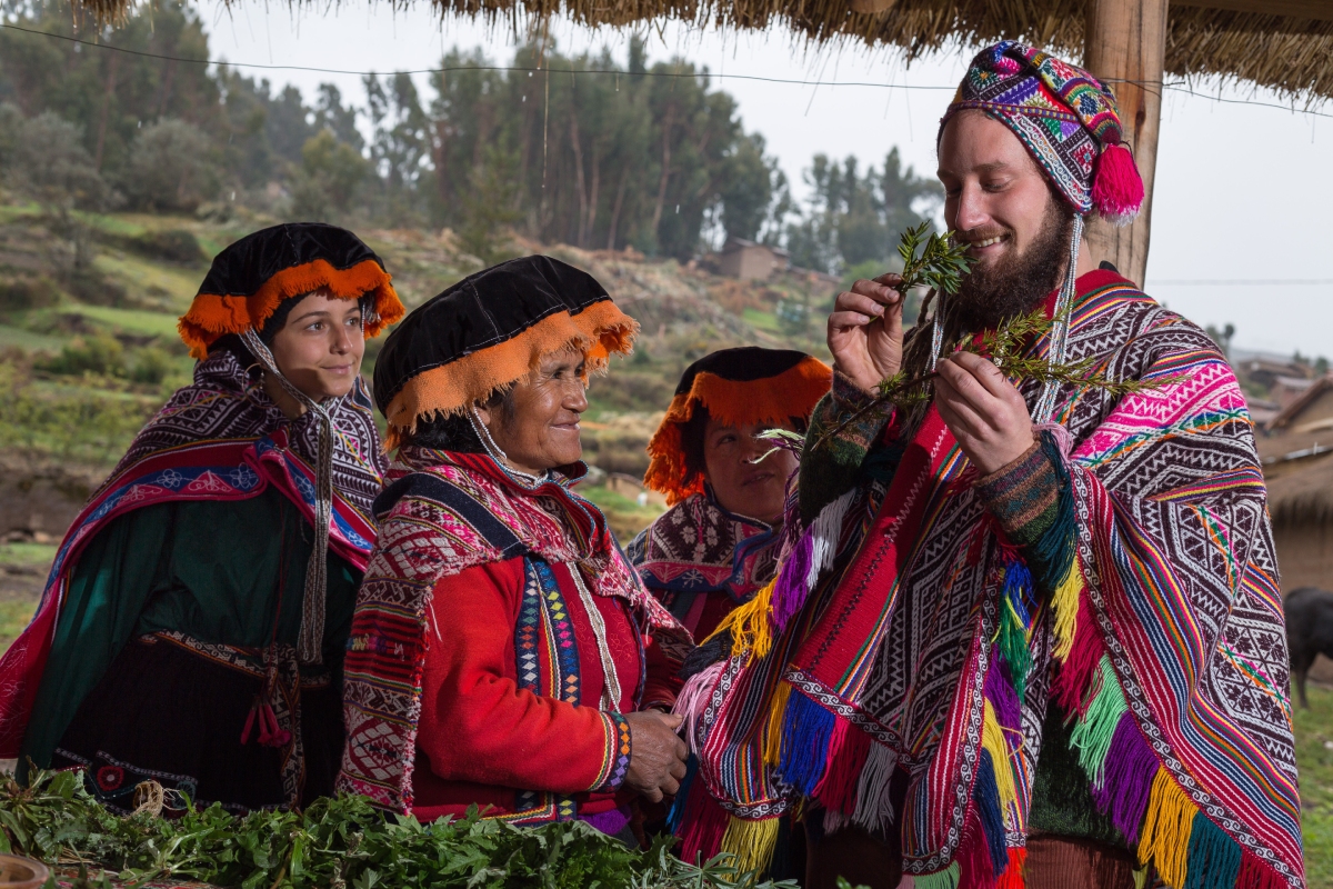 參與部落旅遊過程中多問問題、抱持著好奇開放的心來理解原住民族文化，更具互動性也更有趣。
