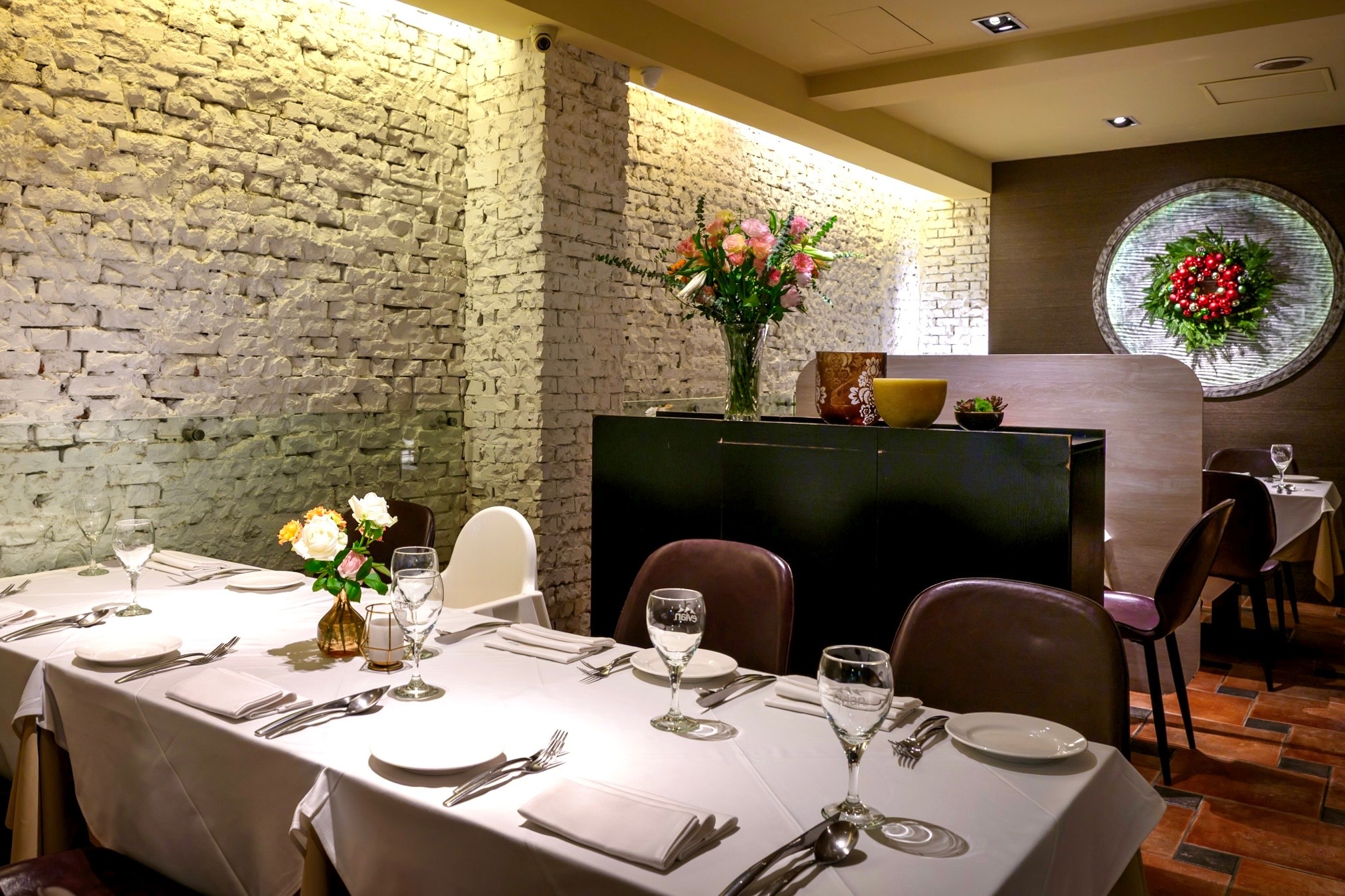 Luna d’Italia 名為「意大利之月」，室內以優雅舒適的設計呈現義式特有的輕鬆氛圍，帶來自在從容的用餐體驗。